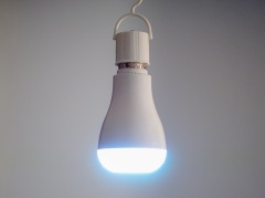 防災用蓄電型LED電球